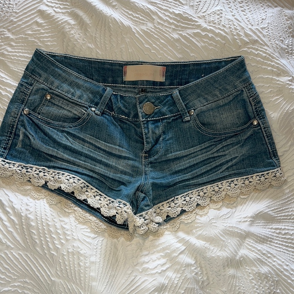 Almost famous lace jean short